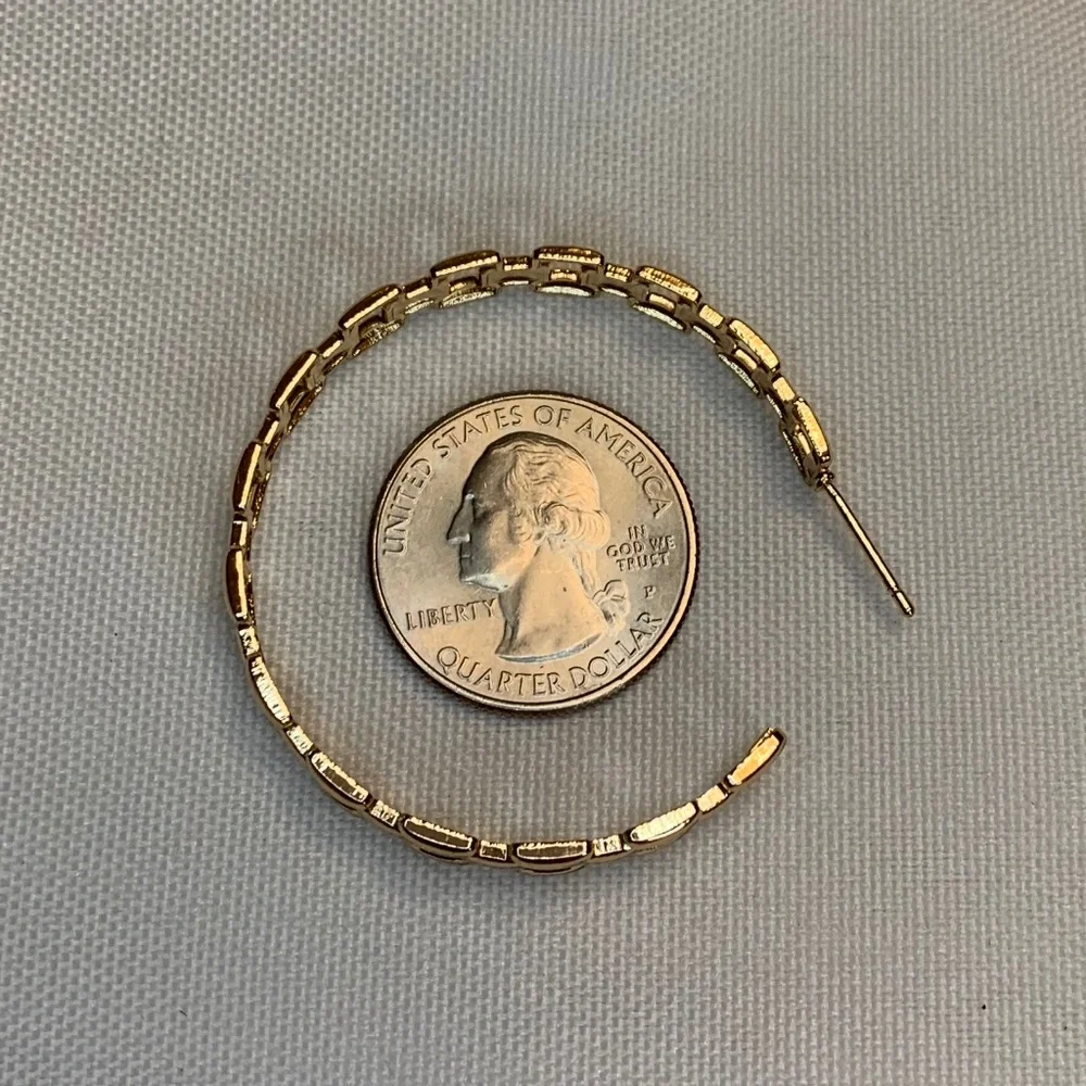 NWT! Gold Tone Metal Square Chain Link Hoop Earrings!